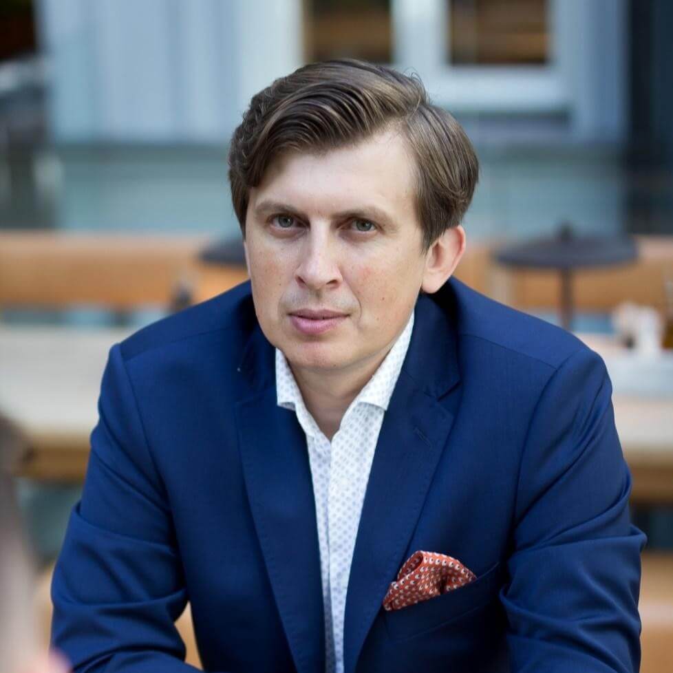 Ekspert w obszarze zarządzania strategicznego, badań i marketingu opartych na danych. Współtwórca i wieloletni prezes firmy Selectivv, lidera polskiego rynku w zakresie badań ruchu turystycznego opartych na danych z urządzeń mobilnych.