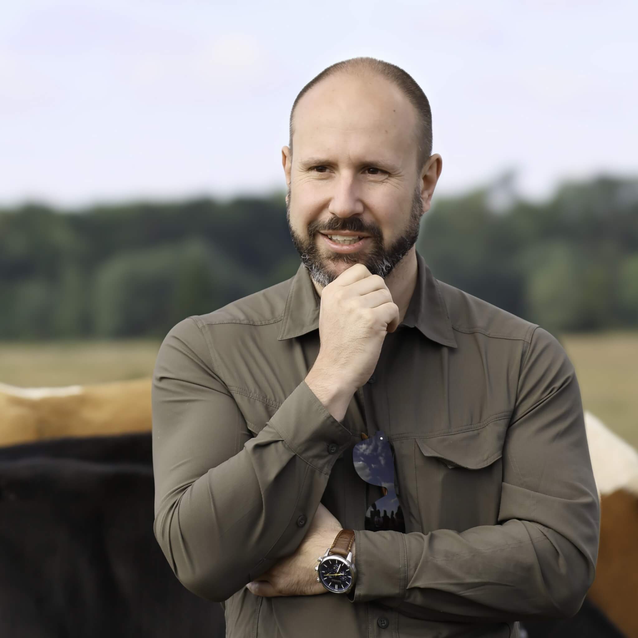 Absolwent nauk przyrodniczych Akademii Rolniczej w Poznaniu i Instytutu Ochrony Przyrody PAN w Krakowie. Edukator przyrodniczy, autor blogów i publikacji popularnonaukowych, lepidopterolog. Od 2019 roku dyrektor ZPKWW.