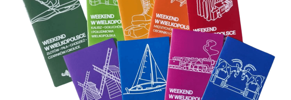 weekendy foldery w kwadracie białe tło