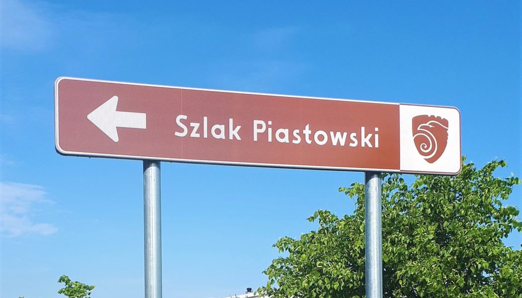 Znaki drogowe Szlaku Piastowskiego